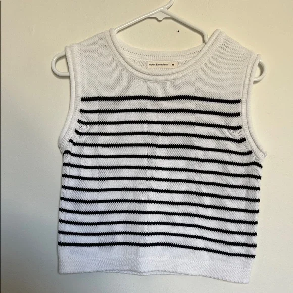 Moon & Madison White Knit Top - Picture 1 of 3